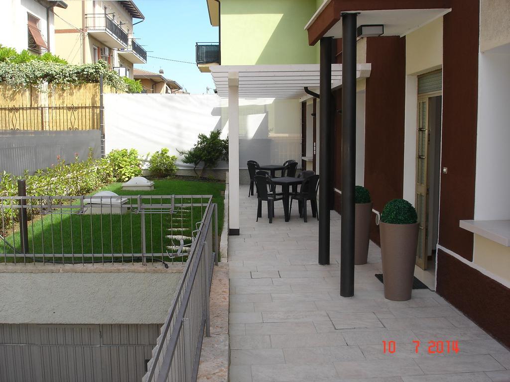 Blau Vacanze Peschiera del Garda Exterior foto